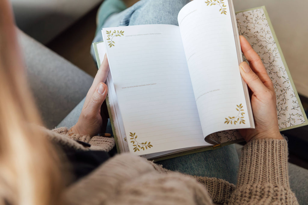 Mom's Story: A Memory and Keepsake Journal for My Family
